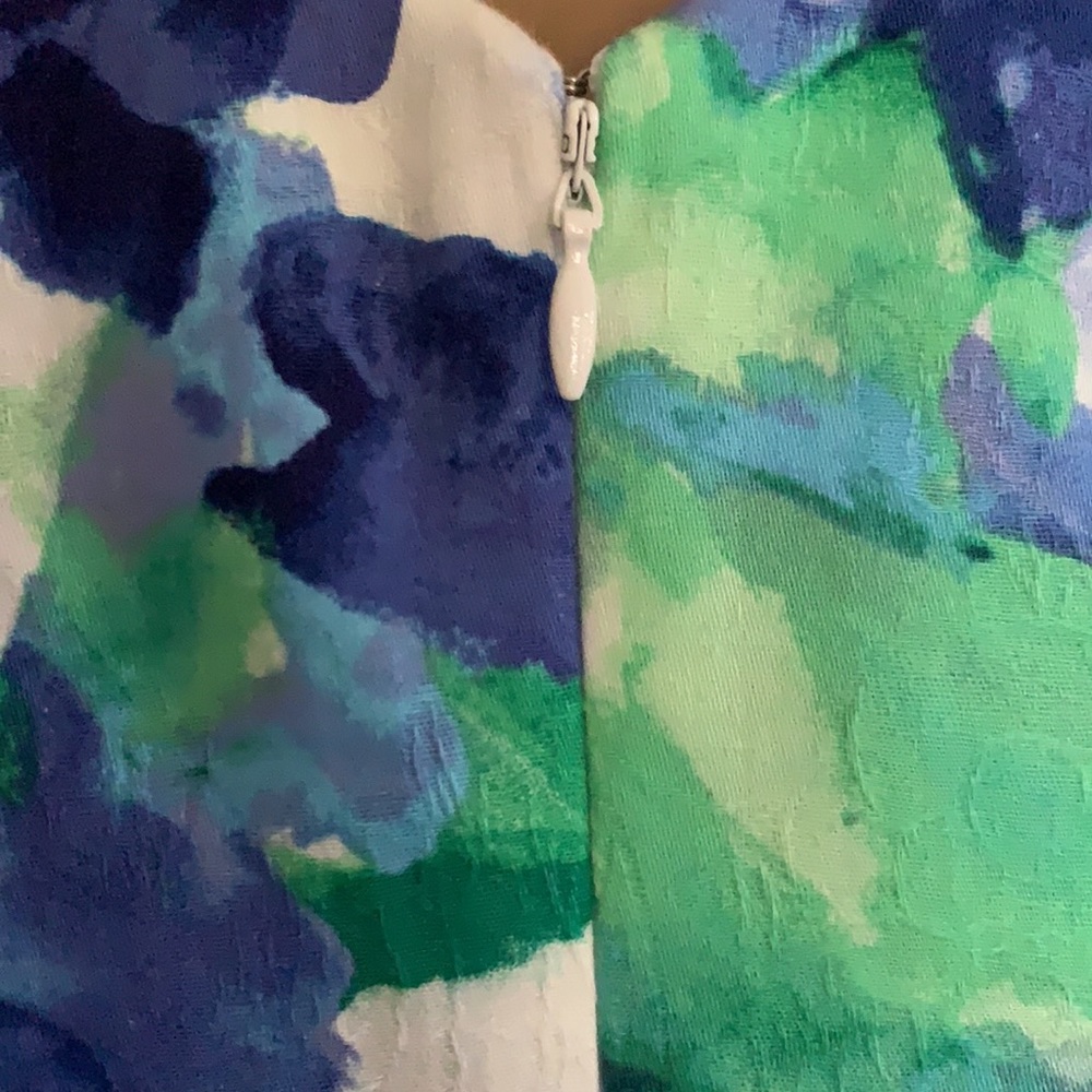 Chaps Sleeveless summer dress Size 10
V neck front and back Blues, Greens, White - Picture 11 of 11